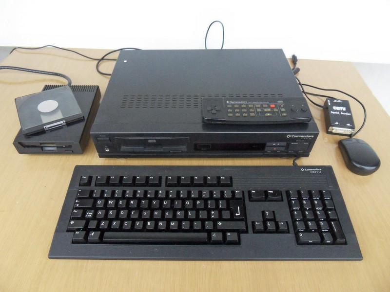 commodore_cdtv_vsepred.jpg, 118 kB