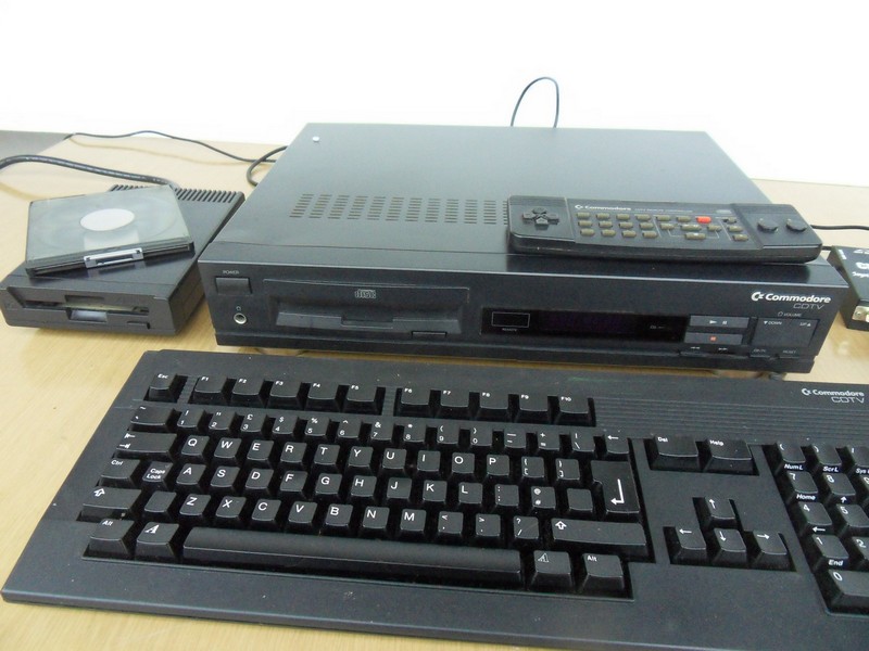 commodore_cdtv_vsepred2.jpg, 123 kB