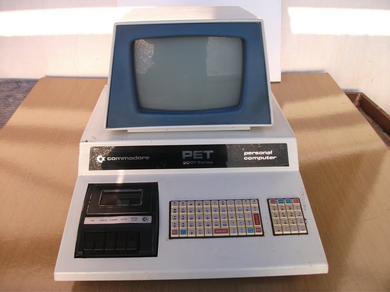 commodore_pet2001seriesskazetakem_pred.jpg, 120 kB