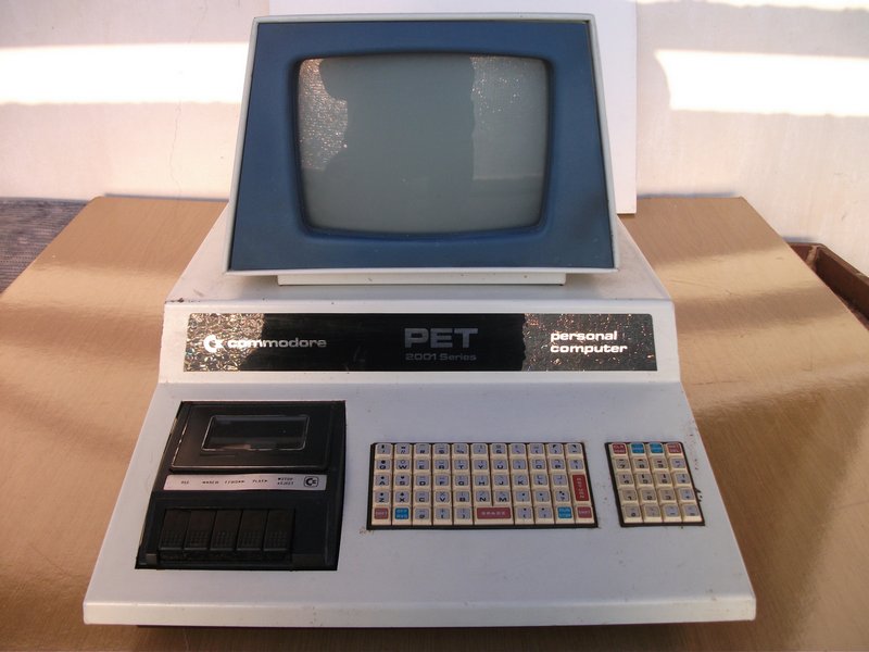 commodore_pet2001seriesskazetakem_pred2.jpg, 122 kB