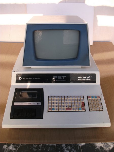 commodore_pet2001seriesskazetakem_predstoj.jpg, 99 kB