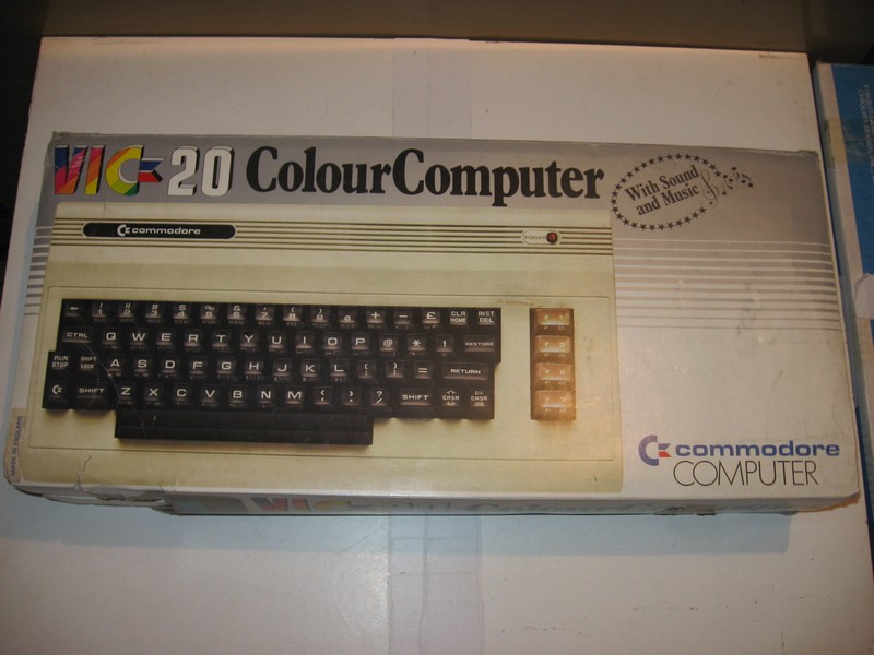 commodore_vic20_krabicepred.jpg, 94 kB