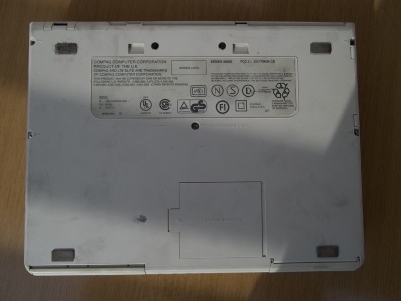 compaq_lteelite475cx_vzad.jpg, 122 kB