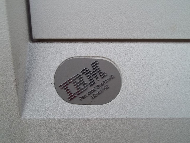 ibm_ps260tower8560_detail2.jpg, 214 kB