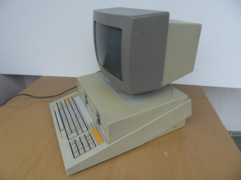 olivetti_l1m20_spod.jpg, 90 kB