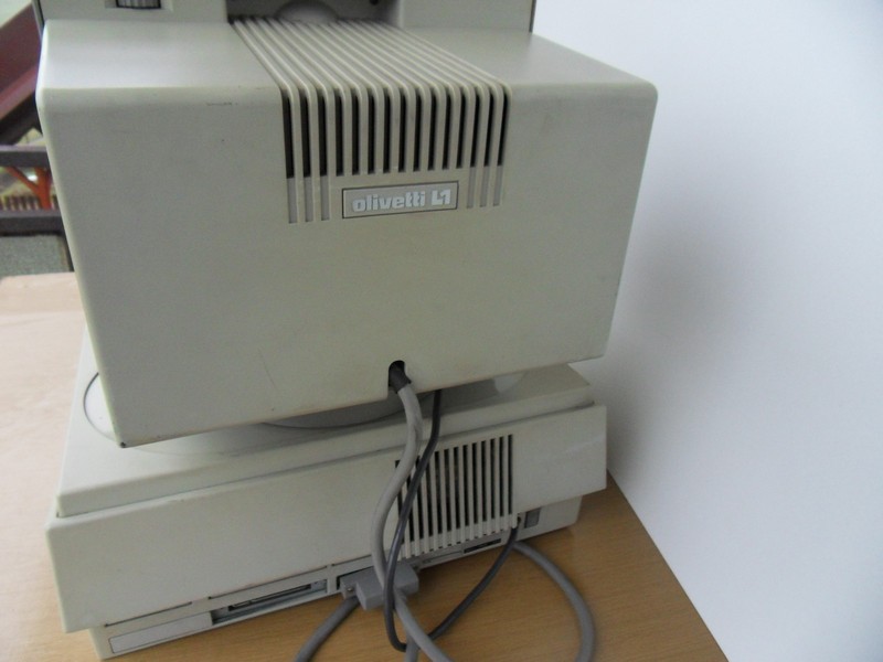 olivetti_l1m20_vzad.jpg, 88 kB