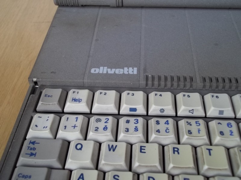 olivetti_laptopd33_detail.jpg, 171 kB