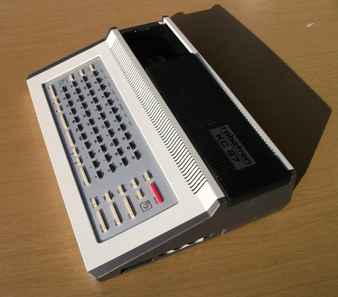 robotron_kc87_spod.jpg, 102kB