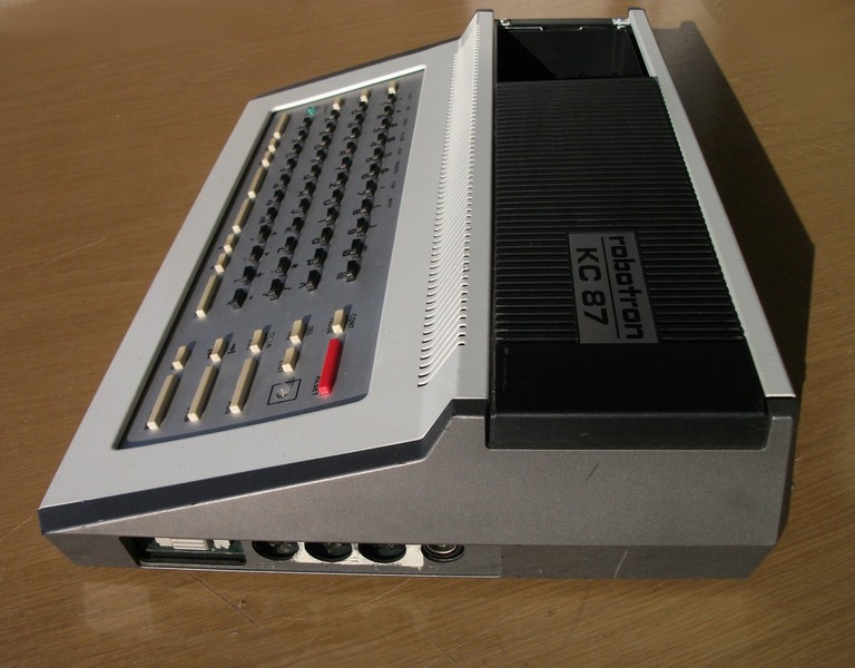 robotron_kc87_spod2.jpg, 96kB