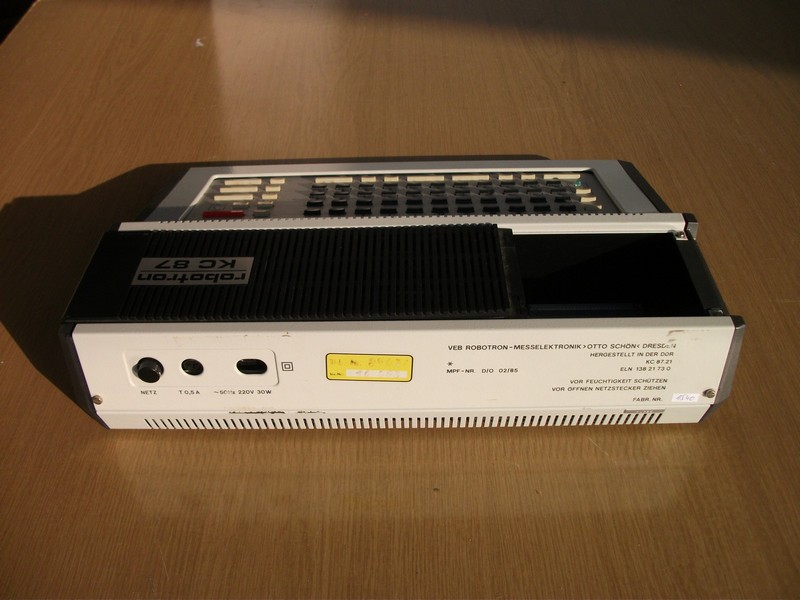 robotron_kc87_vzadu.jpg, 110kB