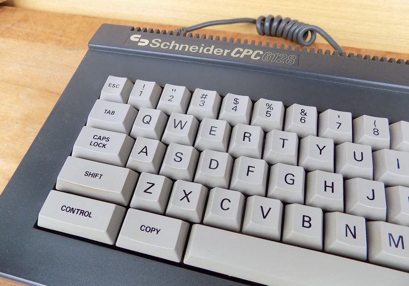 schneider_cpc6128_pekny_detail.jpg, 136kB