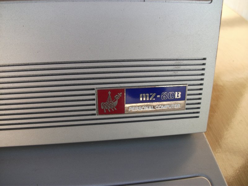 sharp_mz80b_detail.jpg, 134 kB