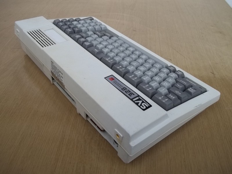 spectravideo_svi328_vrch.jpg, 169kB