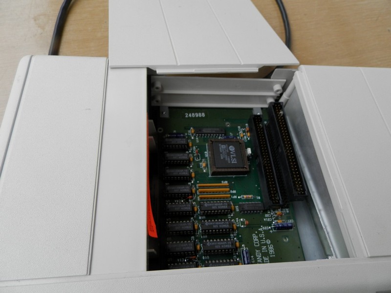 tandy_1000_otev.jpg, 97kB