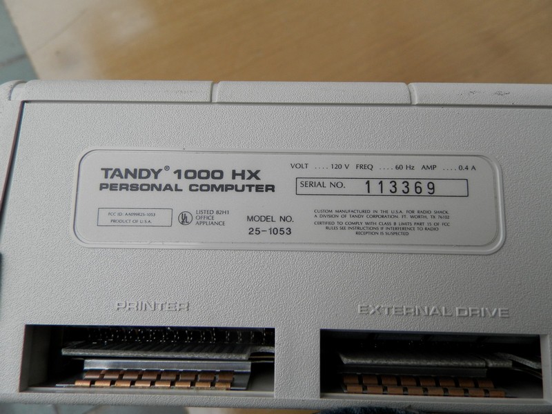 tandy_1000_stitek.jpg, 135kB