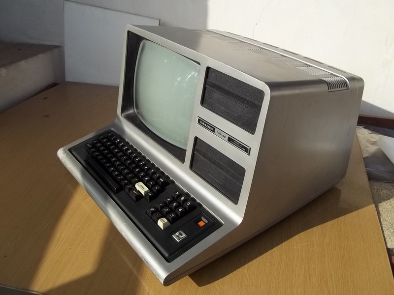 tandyradioshacktrs80_model3_spod.jpg, 166 kB