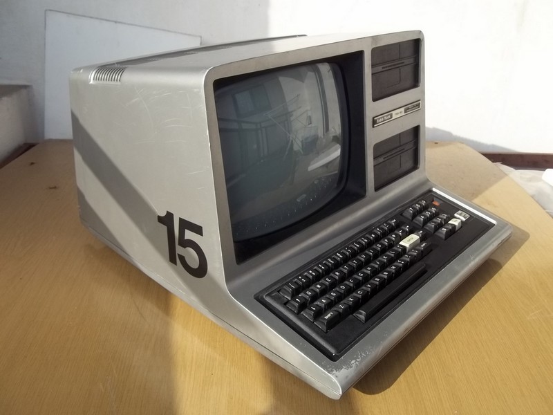 tandyradioshacktrs80_model3_vrch.jpg, 162 kB