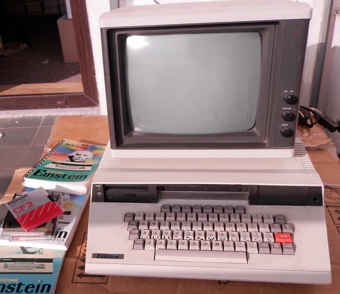 tatungeinstein_tc01_vsepred3.jpg, 110kB