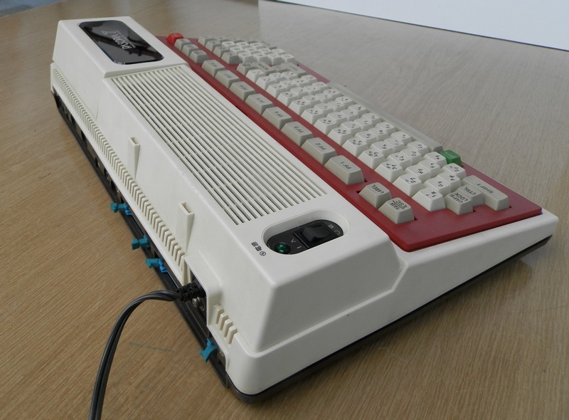 toshiba_pasopia7_vrch.jpg, 173kB