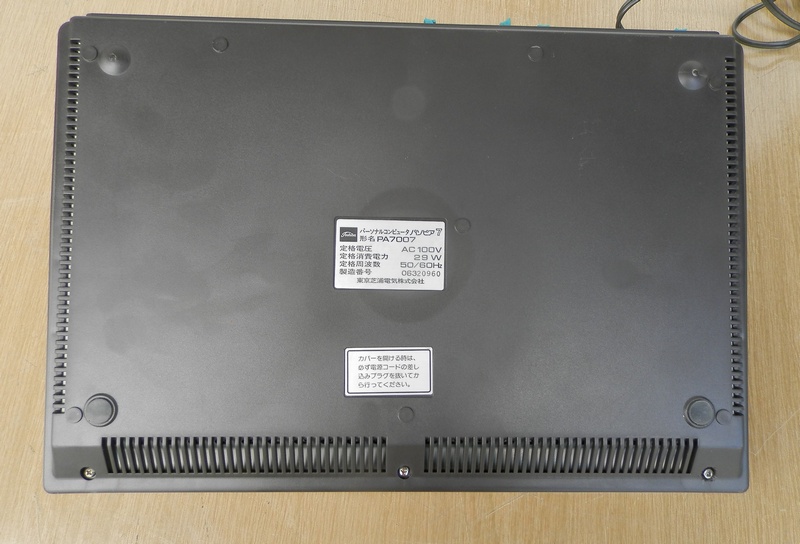 toshiba_pasopia7_vzad.jpg, 141kB