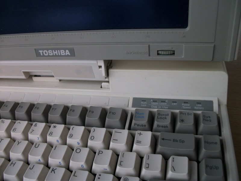 toshiba_t1200_detail.jpg, 92kB