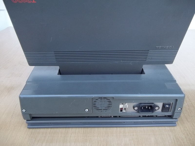 toshiba_t2100_vzadu.jpg, 199kB