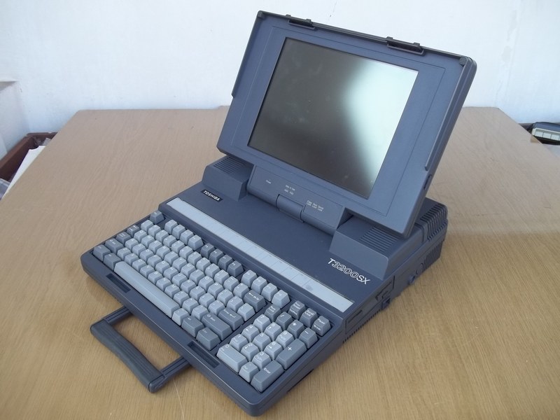 toshiba_t3200sx_spod.jpg, 165kB