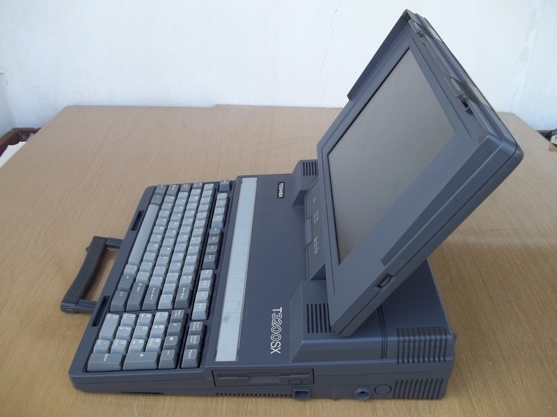 toshiba_t3200sx_spod2.jpg, 154kB