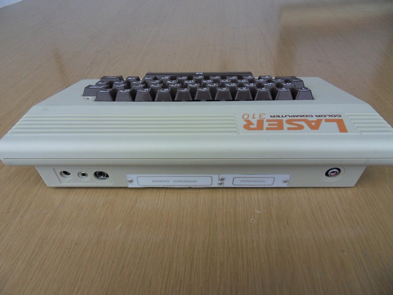 vtech_laser310_vzadu.jpg, 89kB