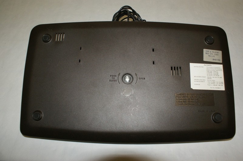 philips_odyssey2001_vzad.jpg, 125 kB