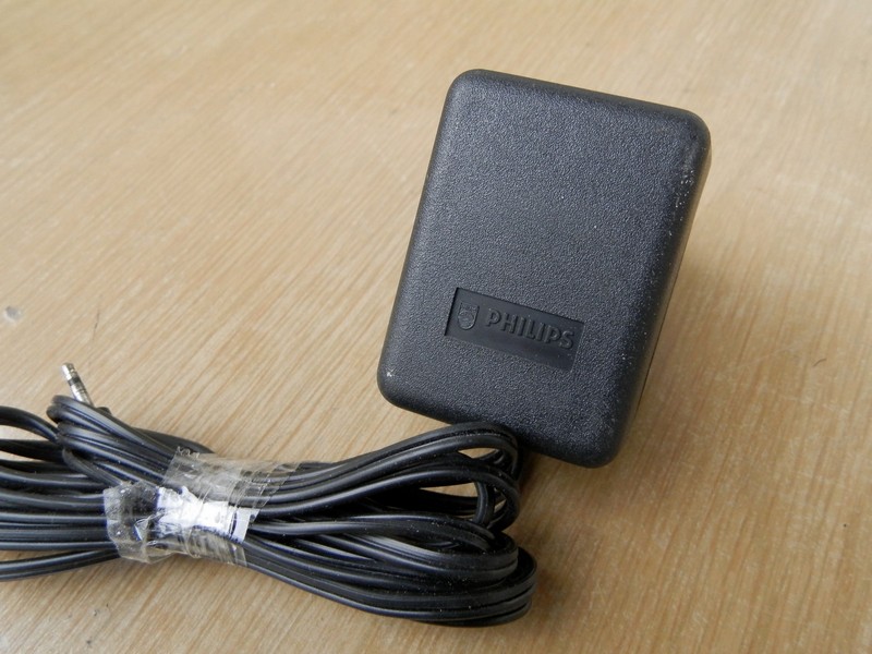 phillips_odyssey2100_zdrojpred.jpg, 127kB