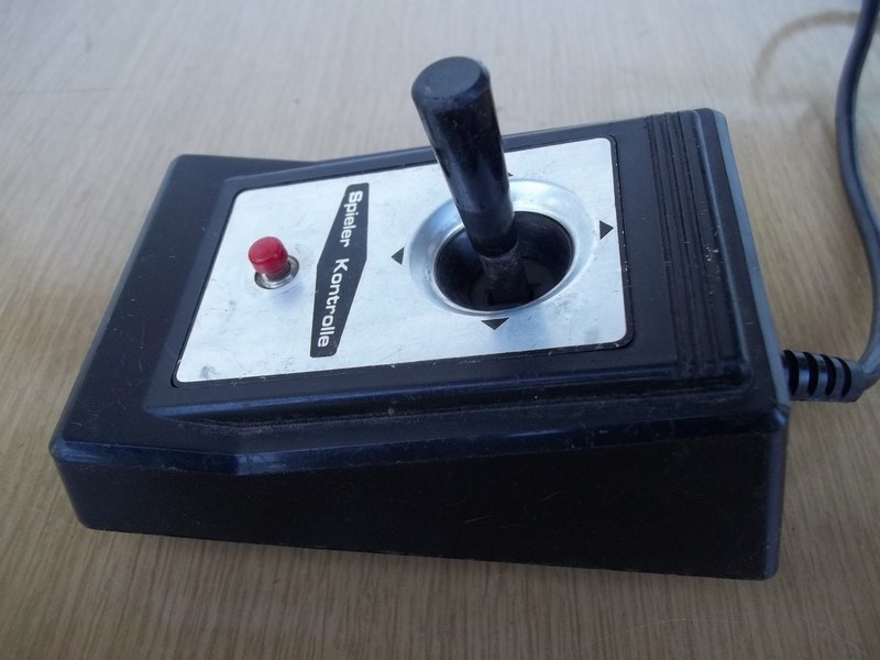 sanwa_9015_ovladacpred.jpg, 152kB