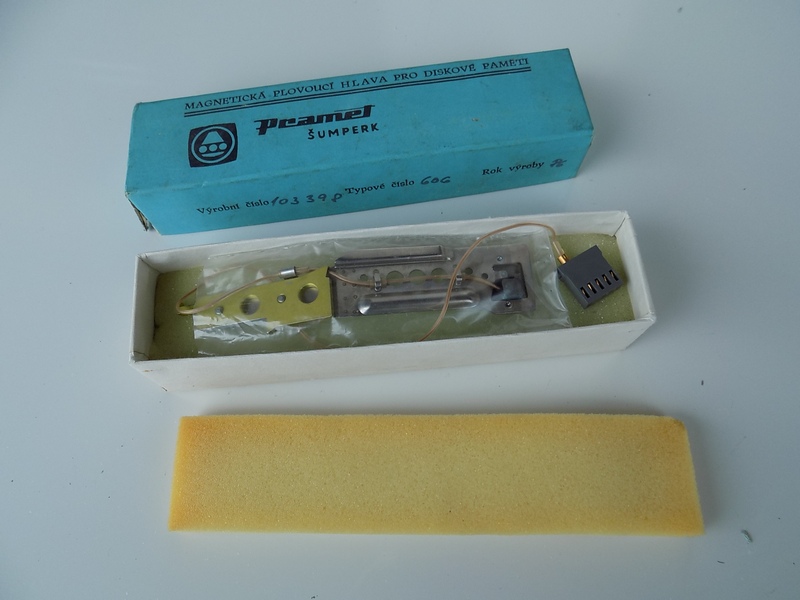 hdd_prametsumperk_magnetickaplovoucihlava_krab2vse.jpg, 173kB