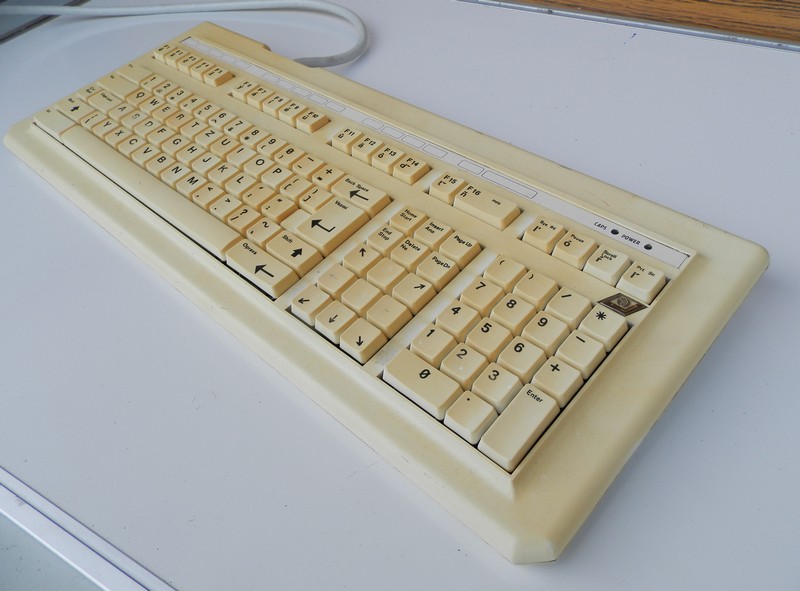 klavesnice_jzdakslusovice_v30_spod.jpg, 100kB