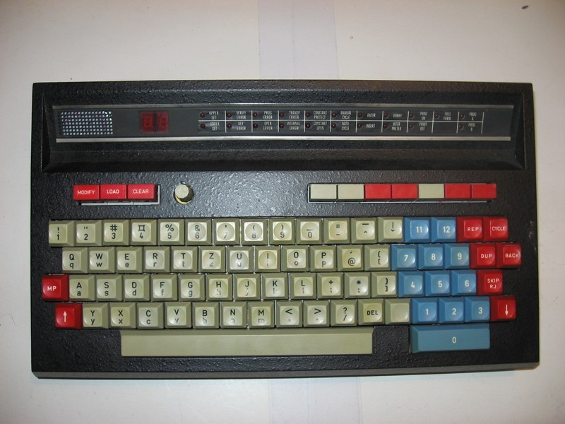 klavesnice_zbrojovkabrno_konzulzholic_pred.jpg, 120 kB