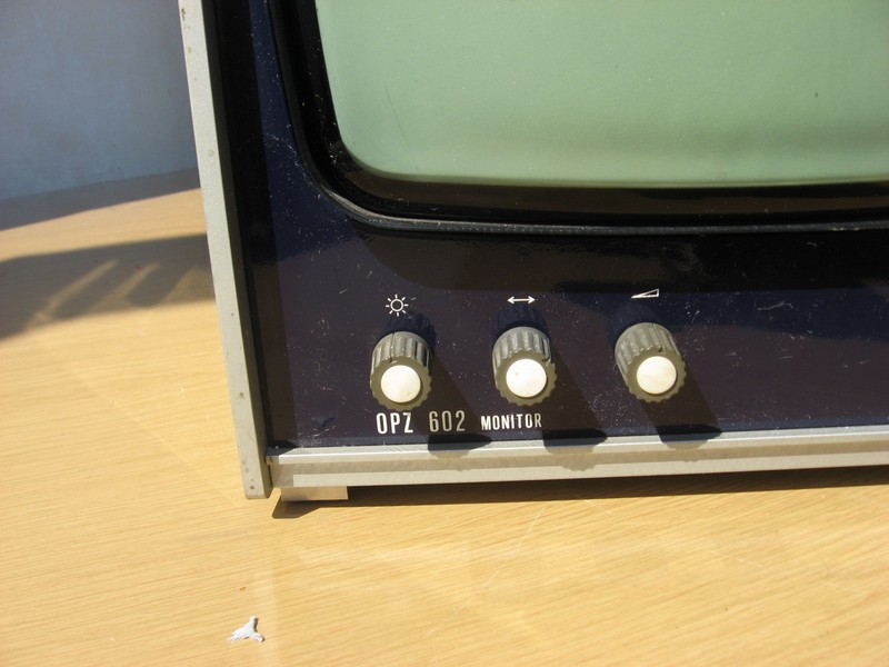 monitor_tesla_opz602_detail.jpg, 90 kB