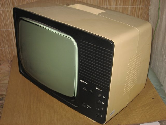 monitor_univer_tesla_pmd601_spod.jpg, 50 kB