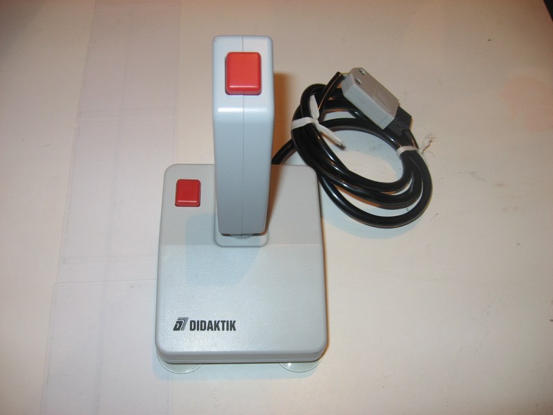 ovladac_joystick_didaktik_pred.jpg, 64 kB