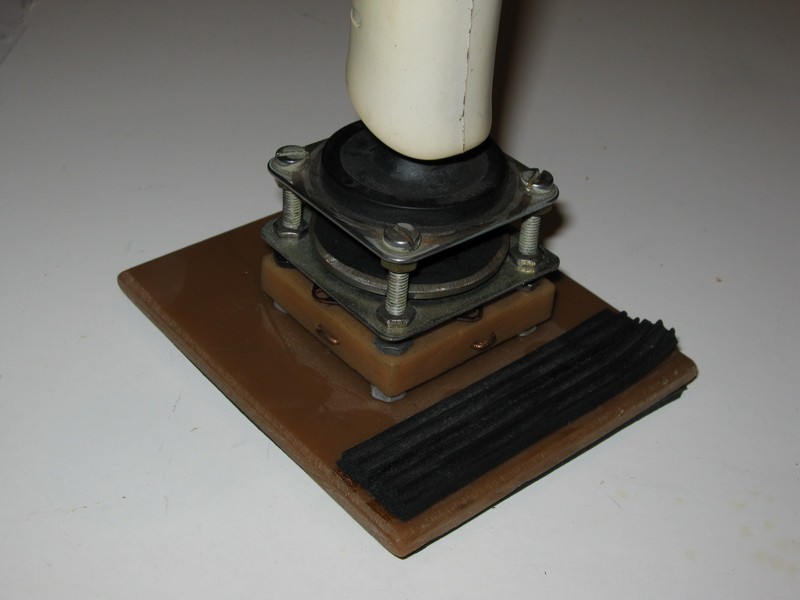 ovladac_joystick_homemade_hnedadeskazelezopaka_detail.jpg, 65 kB