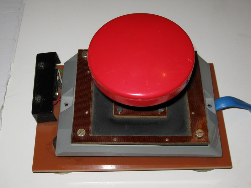 ovladac_joystick_homemade_velkycervenytlacitko_pred.jpg, 77 kB