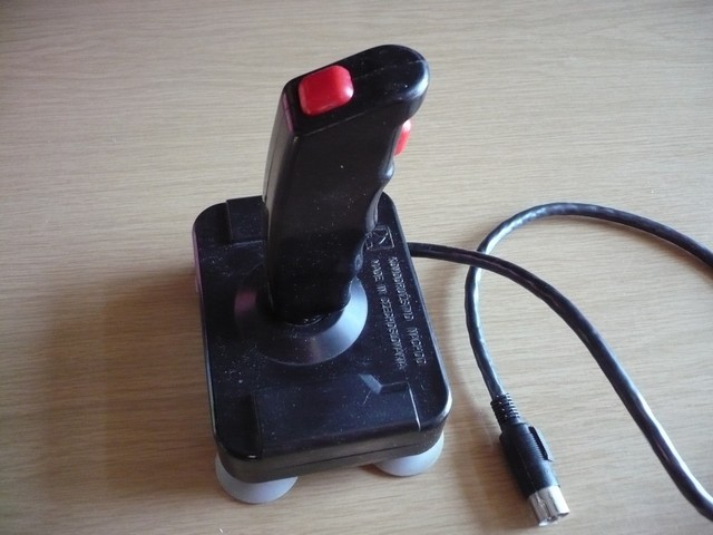 ovladac_joystick_kovodruzstvonachod_cerveny_vrch.jpg, 61 kB