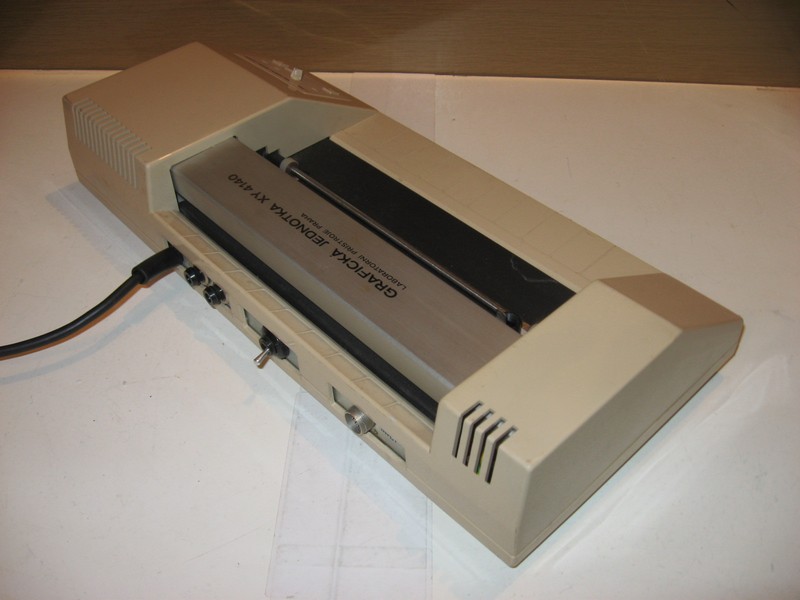plotr_laboratornipristrojepraha_xy4140_vrch.jpg, 74 kB