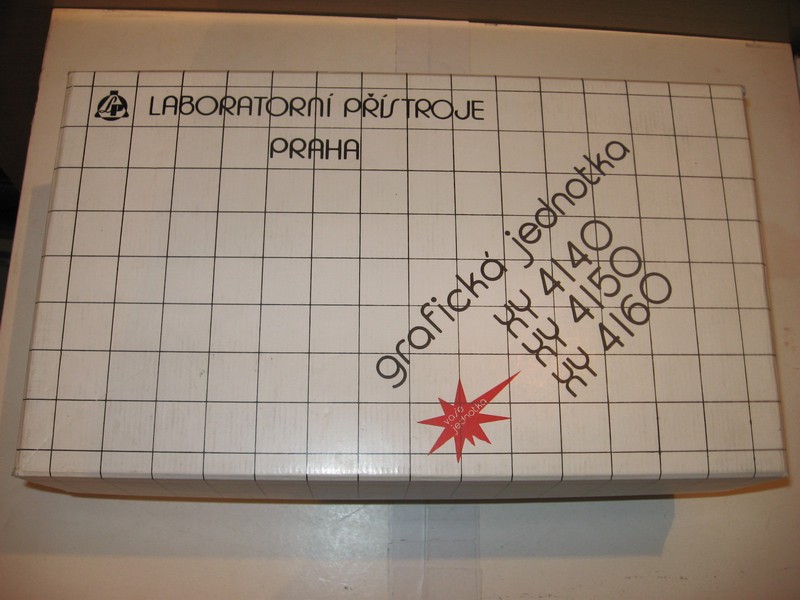 plotr_laboratornipristrojepraha_xy4150_krabicepred.jpg, 100 kB