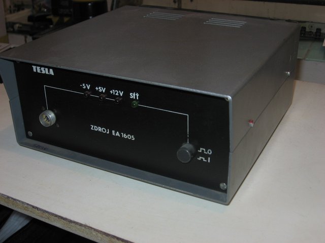 zdroj_tesla_ea1605_spod.jpg, 39 kB