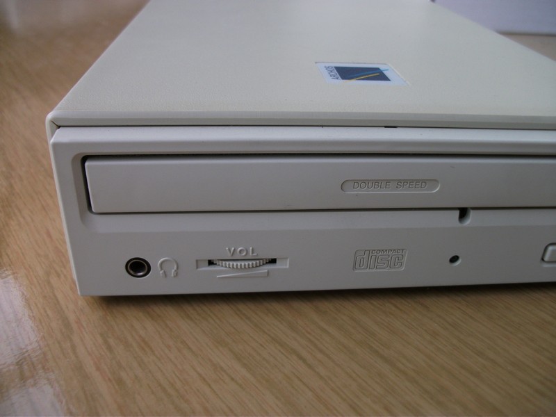 cdrom_externi_(amiga)_archos_overdrivecd_detail.jpg, 114 kB