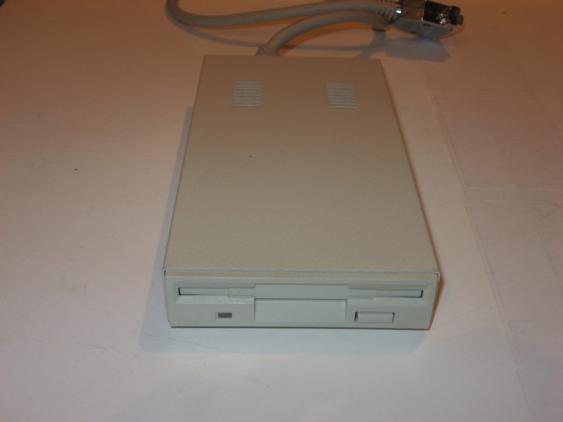 fdd_(amiga)_externi2_pred.jpg, 52 kB