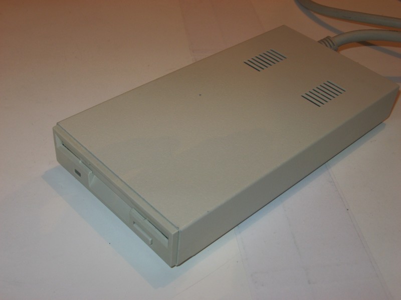 fdd_(amiga)_externi2_spod.jpg, 56 kB