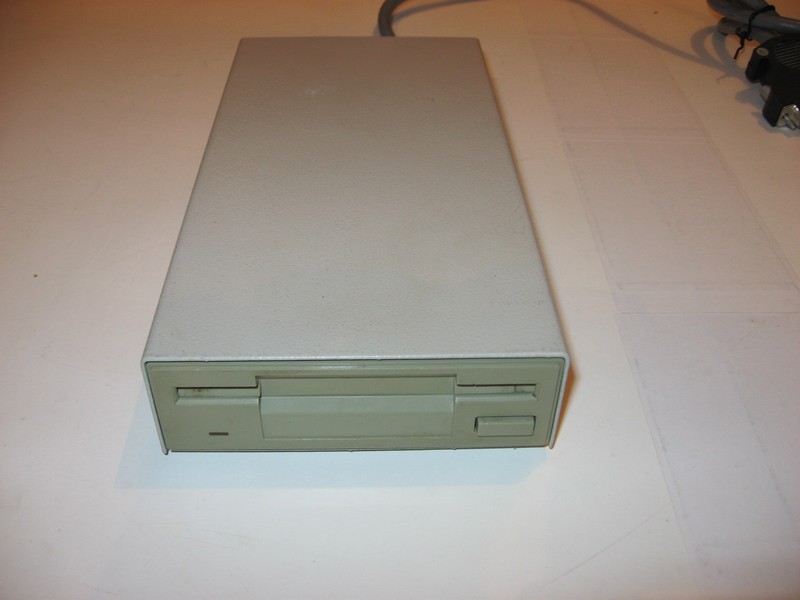 fdd_(amiga)_externi3_pred.jpg, 58 kB