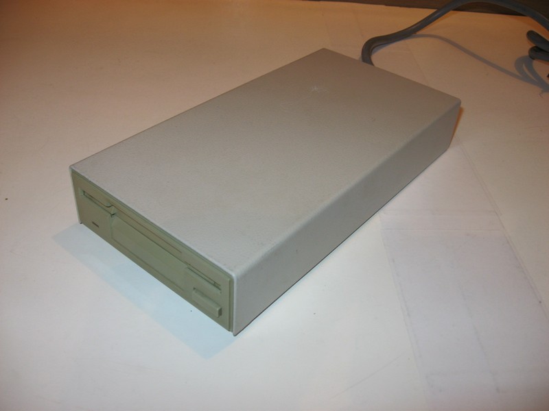 fdd_(amiga)_externi3_spod.jpg, 57 kB