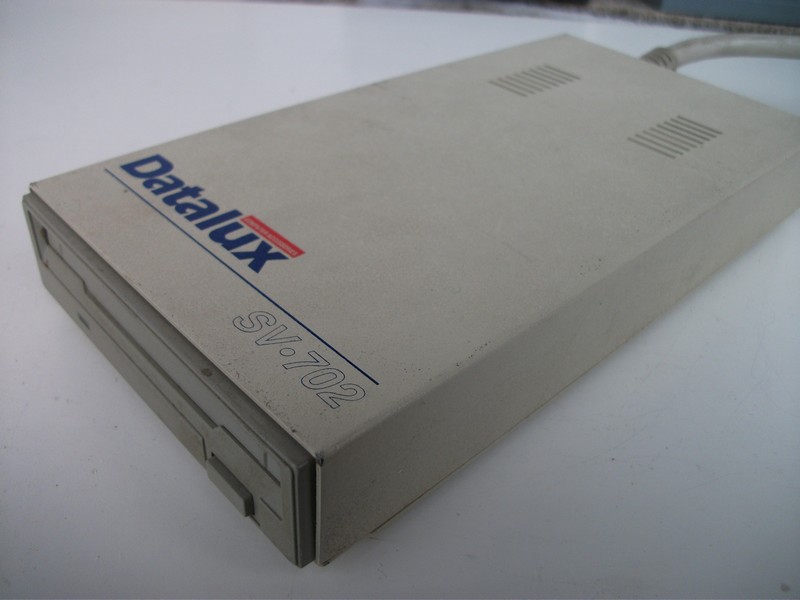 fdd_(amiga)_externi_datalux_sv702_spod.jpg, 98 kB